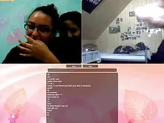 In her Asia cunt vibrates the vibrator